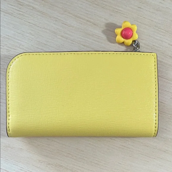 Kate Spade Devin Small Slim Bifold Wallet in yellow - excellent condition - Picture 2 of 5